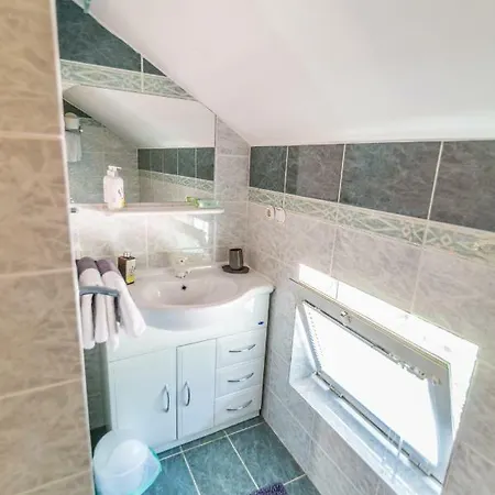 Astro Hungarian Villa: Penthouse With Views Apartment