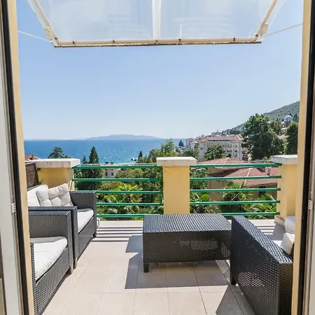 Astro Hungarian Villa: Penthouse With Views Apartment Opatija