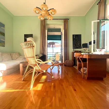 Апартаменти Penthouse And Piano Nobile Prkg Wifi Garden Near Away From Roads *