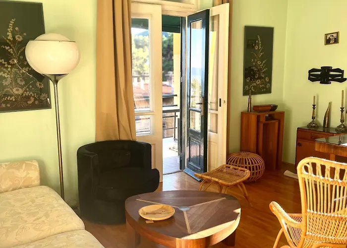 Astro Hungarian Villa: Penthouse With Views *