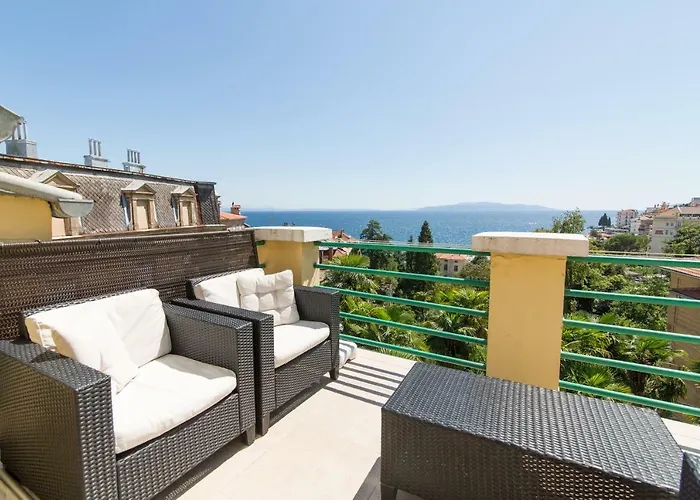 Astro Hungarian Villa: Penthouse With Views Opatija